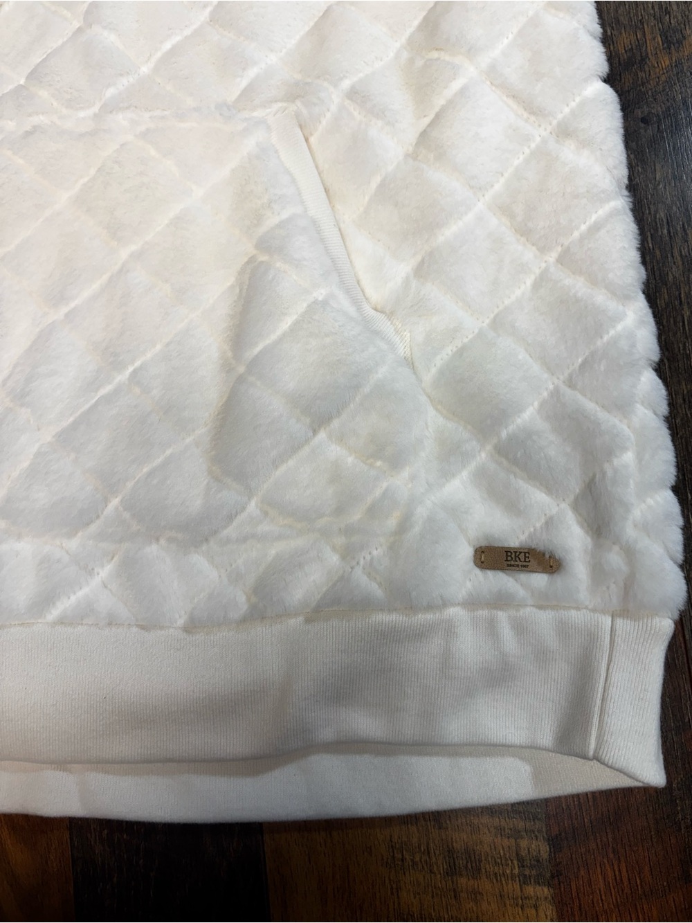 BKE Quilted off-white ultra soft faux fur drawstring Hooded size medium NWT - Picture 7 of 7